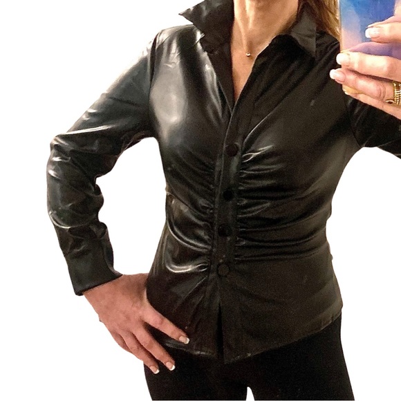 Black pleather shirred top Small NWOT - Picture 3 of 4
